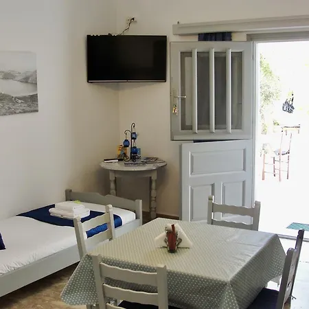 Avli & Apartment Chora (Ios)